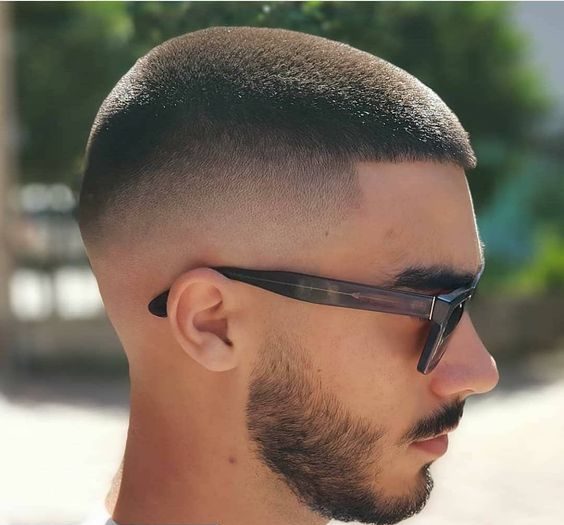 Corte de store cabelo militar raspado