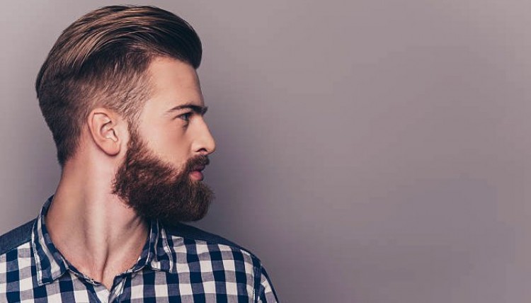 Consejos para la barba, el cabello y el estilo de los hombres todo esto en la asociación del nuevo viejo y el estudio del proyecto