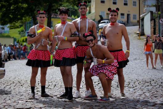 Roupas e Fantasias Masculinas Para o Carnaval | New Old Man