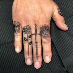 Tatuaggi mani maschili |  Nuovo vecchio uomo