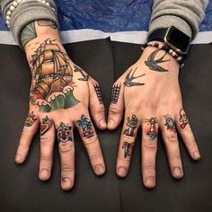 Tatouages ​​​​à la main masculine |  nouveau vieil homme