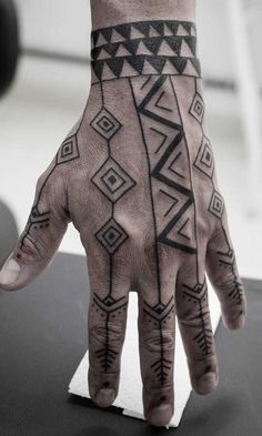 Männliche Hand Tattoos |  Neuer alter Mann