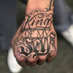 Tatuagem Masculina na Mão