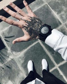 Men's Tattoos on the Hand | New Old Man