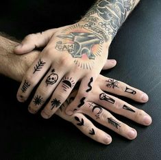 Männliche Hand Tattoos |  Neuer alter Mann
