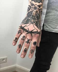 Men's Tattoos on the Hand | New Old Man