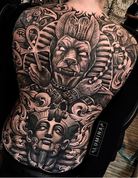 Tatuajes de hombre en la espalda New Old Man