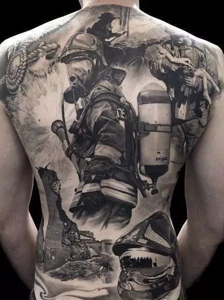 Tatuajes de hombre en la espalda New Old Man
