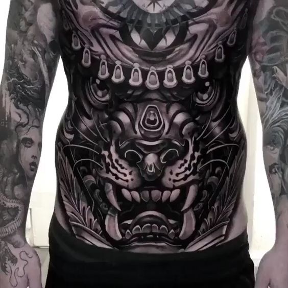 Tatuajes masculinos en el abdomen: +30 inspiraciones | New Old Man - N.O.M  Blog