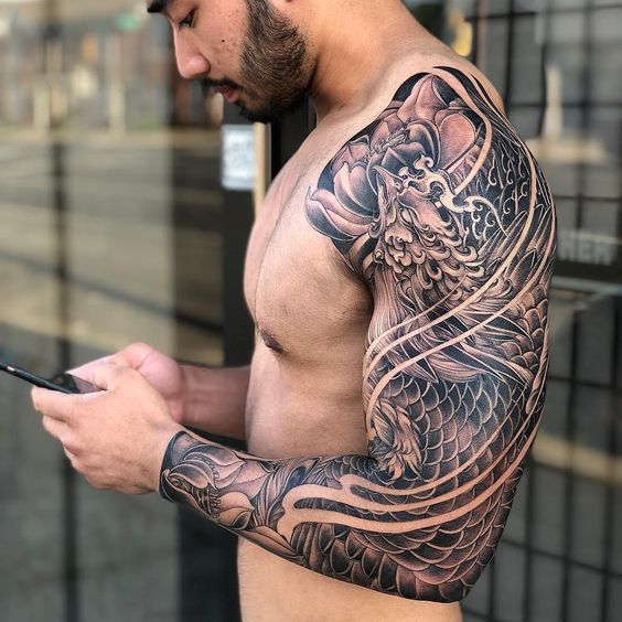 Tatouages ​​​​d'épaule masculine |  nouveau vieil homme