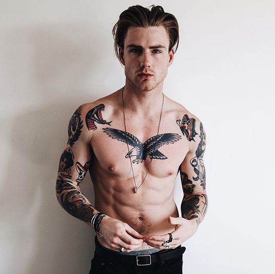Männliche Brust Tattoos |  Neuer alter Mann
