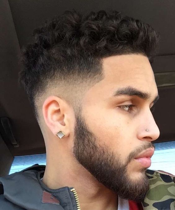 Featured image of post 2021 Hairstyles Men Wavy : While short men&#039;s hairstyles may still be the norm for most, a lot of us don&#039;t realize just how much can be done with a short hair length.