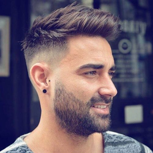 Corte de pelo corto para hombres con mechón bajo | Nuevo viejo