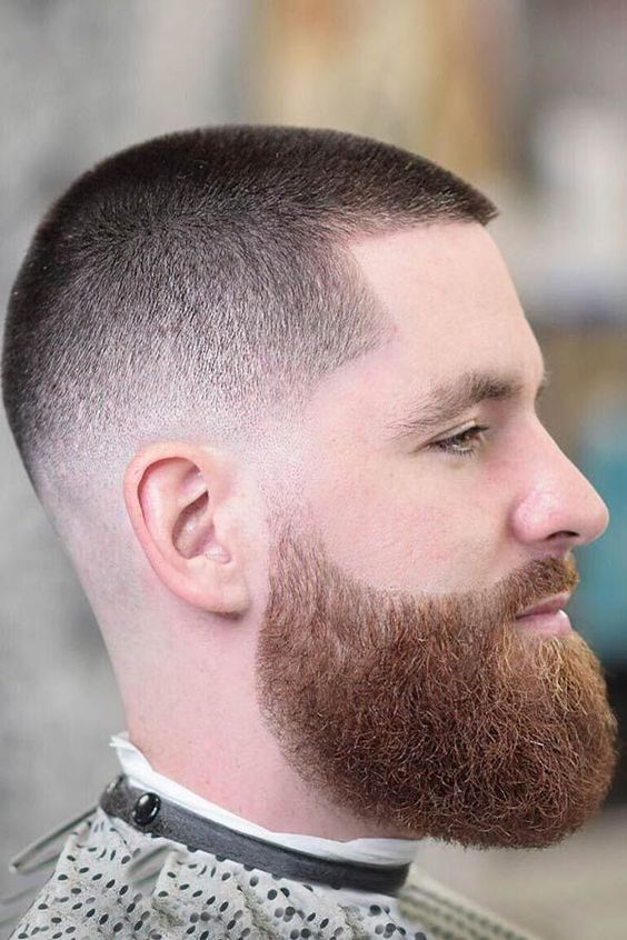 Taglio di capelli maschile Buzz Cut con sfumatura 3