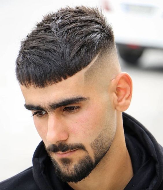 Coupe de cheveux française masculine avec risque 3