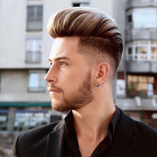 Männlicher Pompadour-Haarschnitt mit Farbverlauf 2