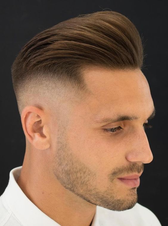 Pompadour-Haarschnitt für Herren mit Farbverlauf 4