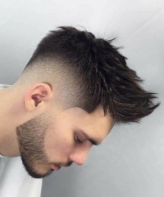 Taglio di capelli maschile con sfumatura 3