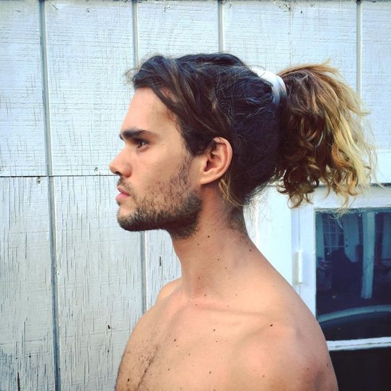 Men's Curly Ponytail Haircuts For 2022 1