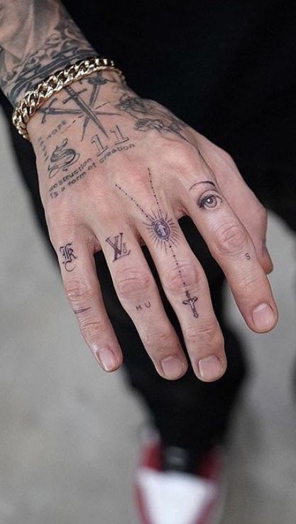 Men's Finger Tattoos: +40 Inspirations