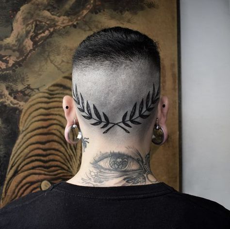 Men's Tattoos on the Back of the Neck 8
