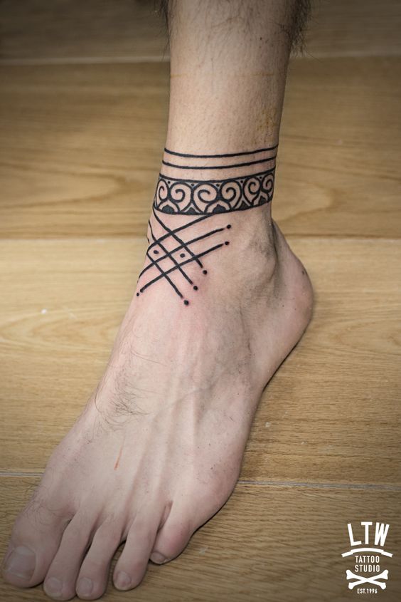 Knöchel-Tattoos für Männer