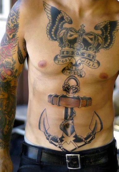 Tattoos für Männer am Bauch
