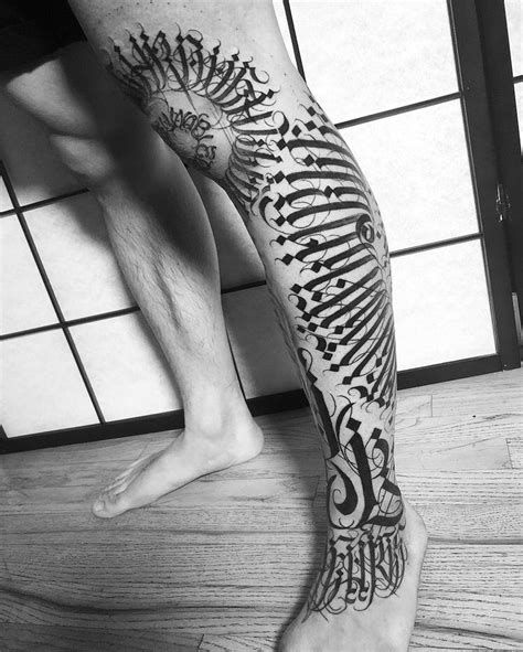Tatouages ​​​​pour hommes sur le genou