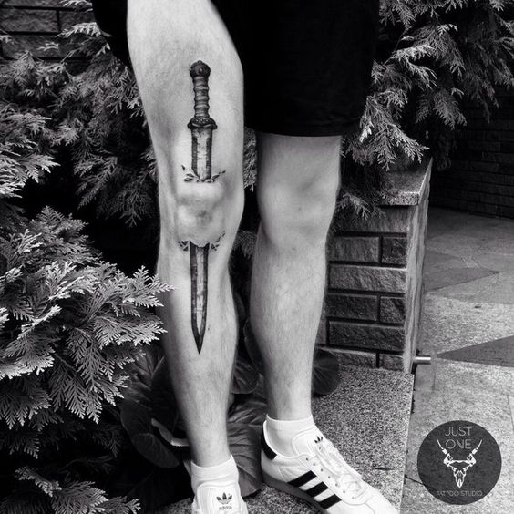 Tatuaggi per uomini sul ginocchio