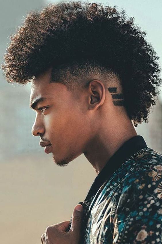 Risco jogo da velha in 2023  Curly hair fade, Fade haircut designs, Men  haircut curly hair