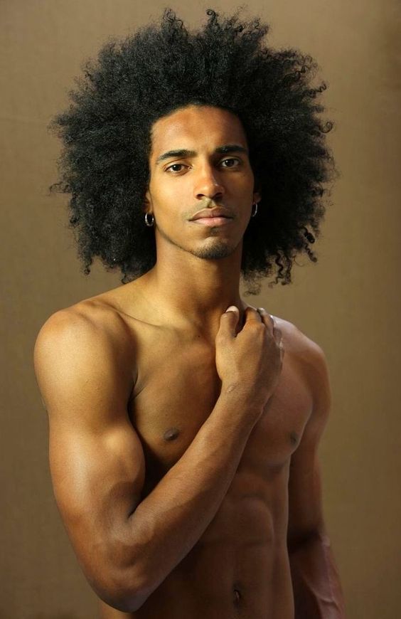 Black Power definierte Haarschnitte für Männer