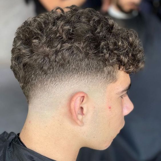 Cortes de pelo rizado FADED CURLY para hombres