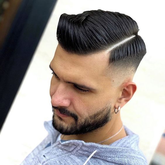 Side Part Fade Haarschnitte für Männer