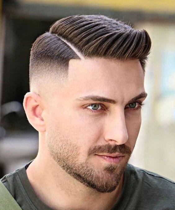 Cortes de cabelo masculino moicano 2024 com risco