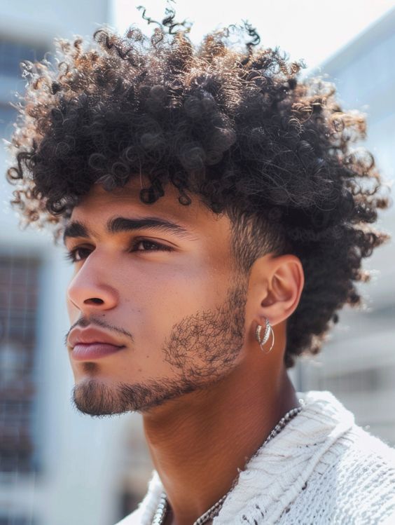 Corte de pelo afro natural para hombres