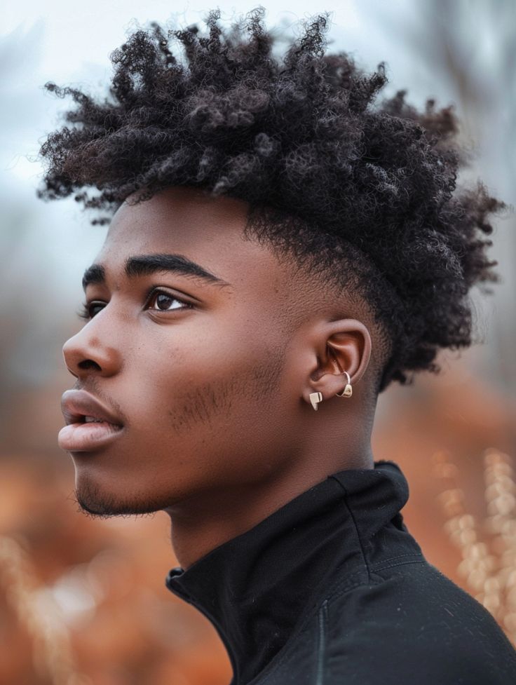 Taglio di capelli da uomo afro naturale