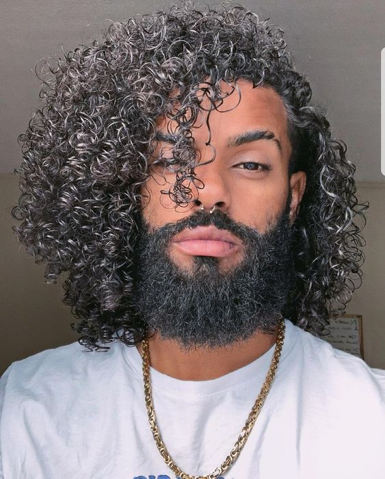 Corte de pelo afro natural para hombres