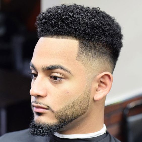 Coupe de cheveux pour hommes CURLY HIGH TOP FADE CUT