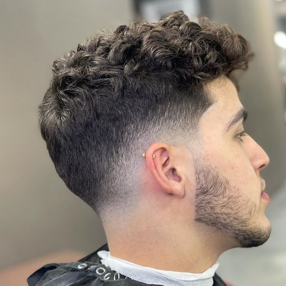 Coupe de cheveux pour hommes COUPE FAIBLE FADE AVEC TEXTURE