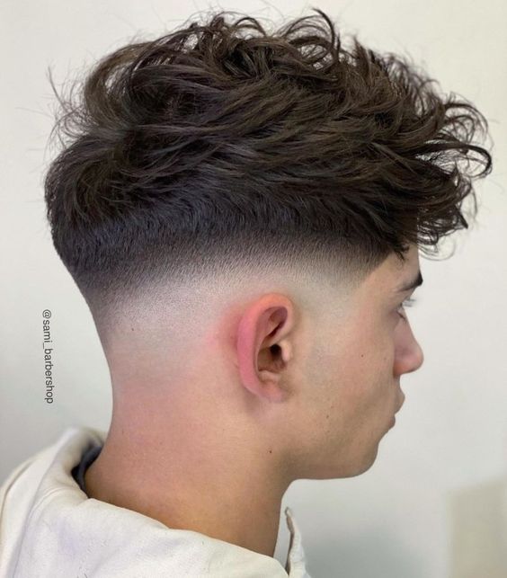 Corte de pelo desvanecido texturizado para hombres