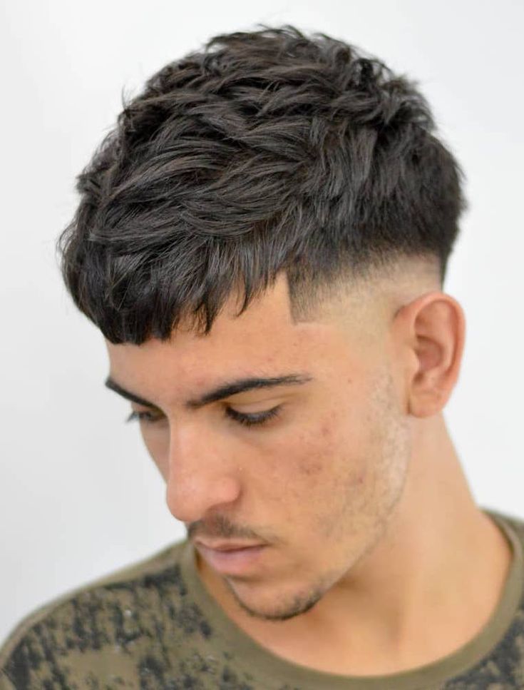 Corte de pelo desvanecido texturizado para hombres