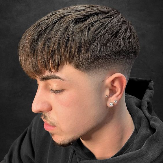 Corte de pelo desvanecido texturizado para hombres