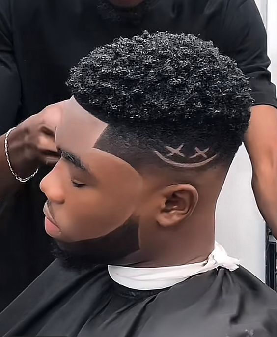 Coupe de cheveux géométrique pour hommes