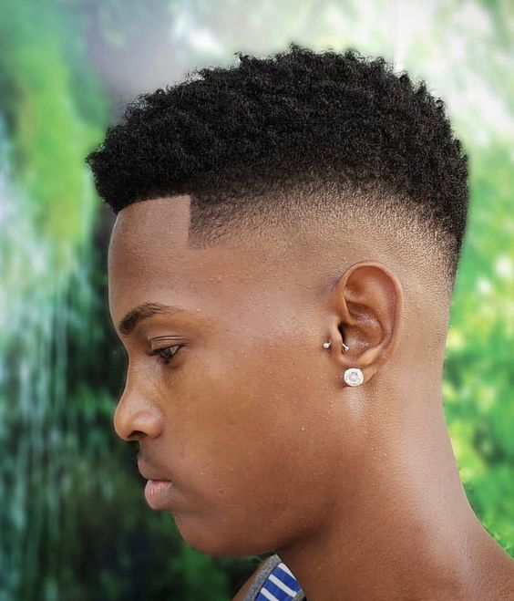 Coupe de cheveux pour hommes COUPE PLATE MODERNE