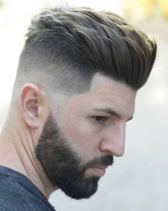 Corte de pelo copete para hombre