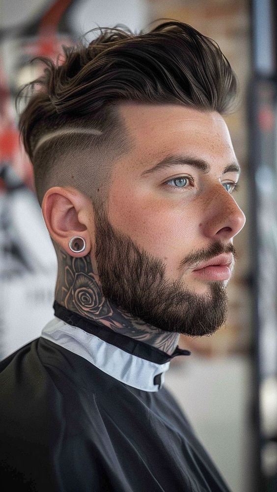 Taglio di capelli Pompadour da uomo