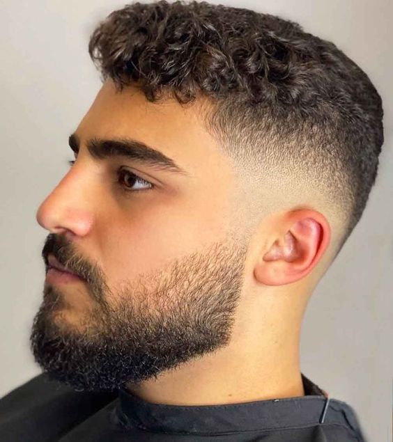 Coupes de cheveux pour hommes César modernes