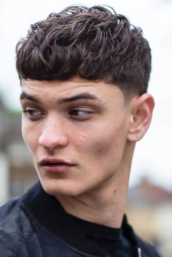 Coupes de cheveux décontractées à la française pour hommes