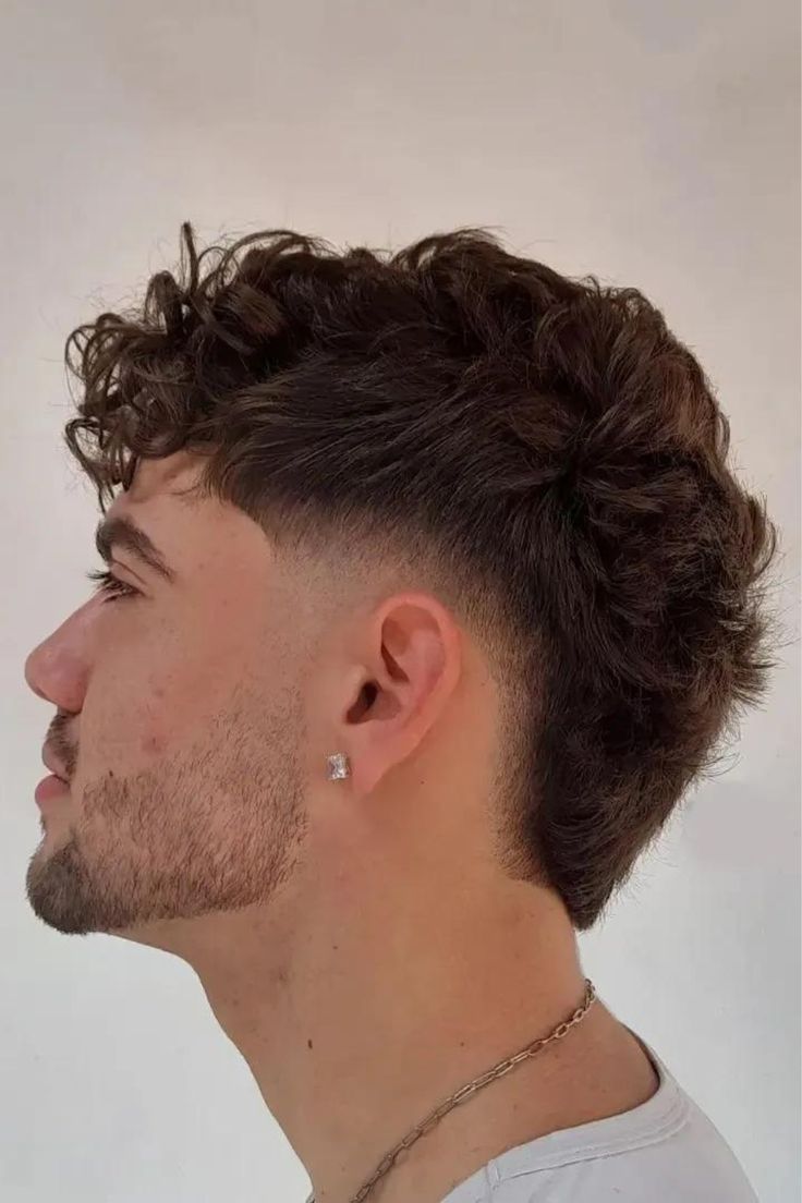 Cortes de pelo de longitud media con textura informal para hombres