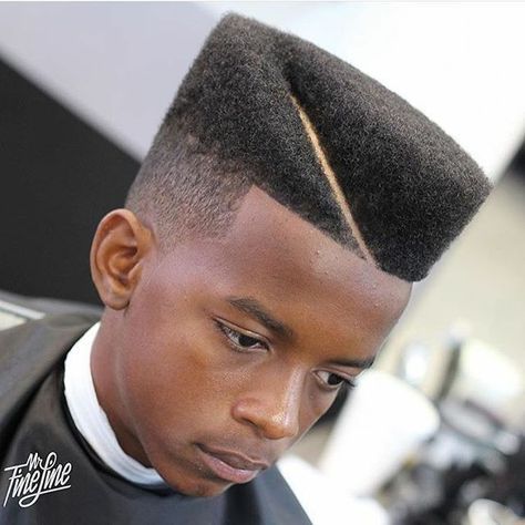 Lockige und Afro-Box-Fade-Haarschnitte für Herren